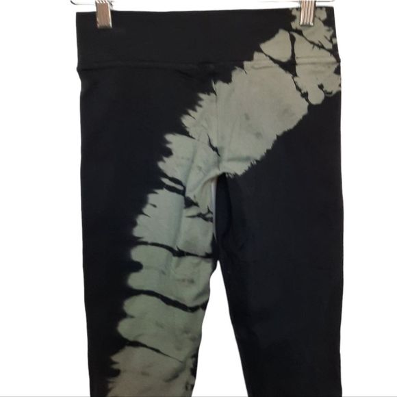 SoulCycle Black Tie Dye Leggings Size Small - Picture 6 of 13